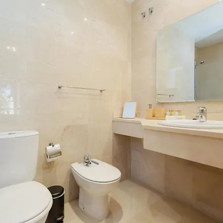 Cozy Apartment, With Terrace And Close To The Beach Of Las Chapas, In Elviria, East