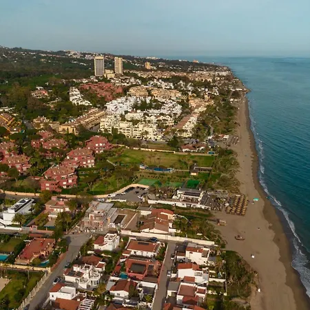 Apartment Cozy Apartment, With Terrace And Close To The Beach Of Las Chapas, In Elviria, East *