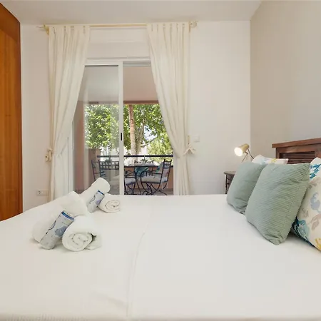Cozy Apartment, With Terrace And Close To The Beach Of Las Chapas, In Elviria, East